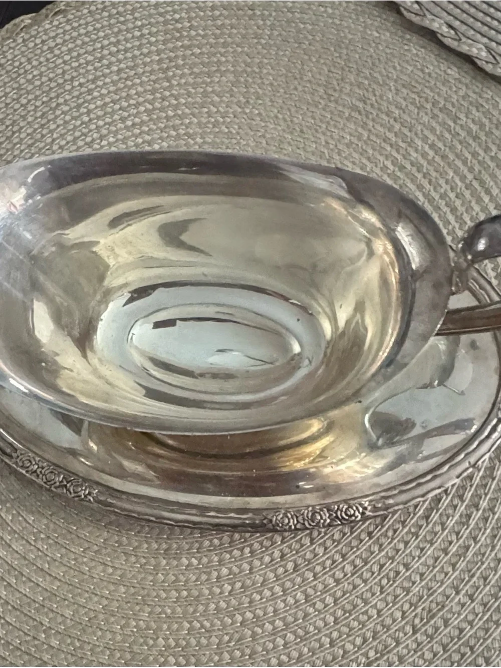 Classic Silver-Tone Gravy Boat - Elegant Serving Sauce Server